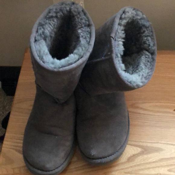 🚫SOLD🚫Classic Short UGGs - Picture 4 of 17